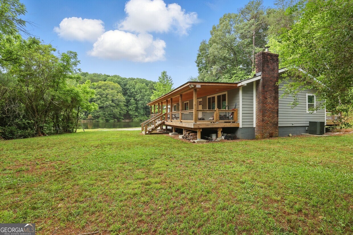 Foto principal - 1935 Sam Bell Rd