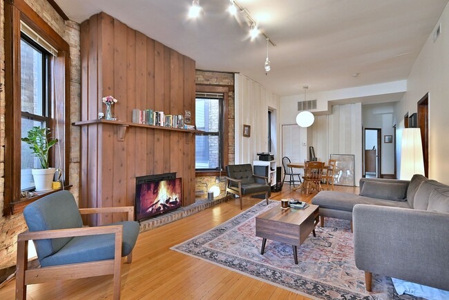 Building Photo - 911 W Dakin St