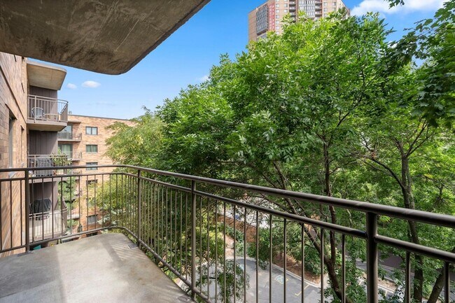 Foto del edificio - 210 W Grant St