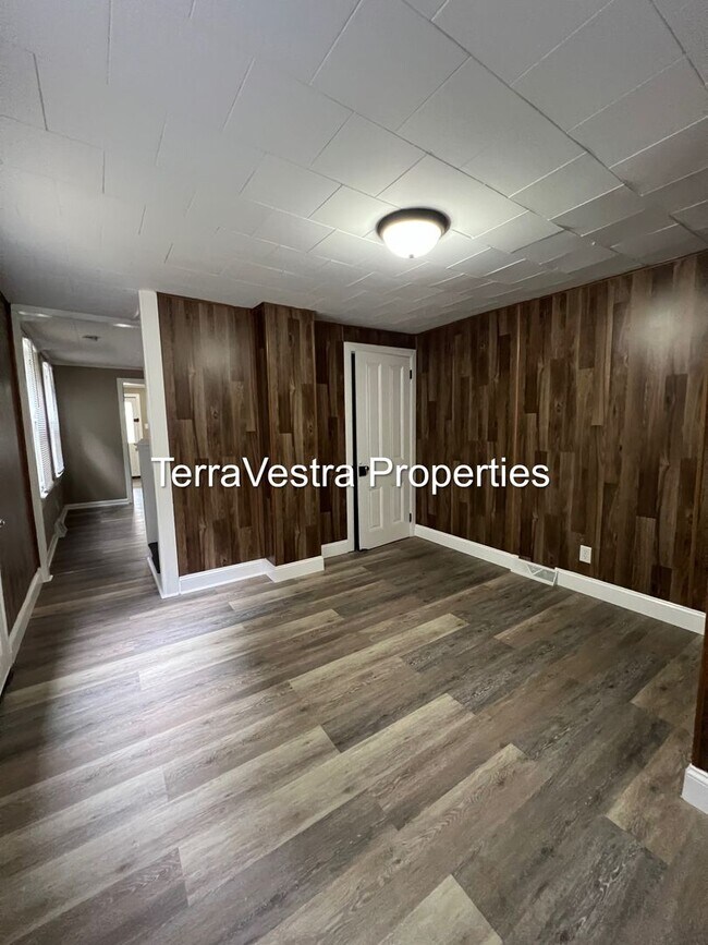 Building Photo - Great 3 Bed with a bonus room in Salem! Eligible for $500 Security Deposit.