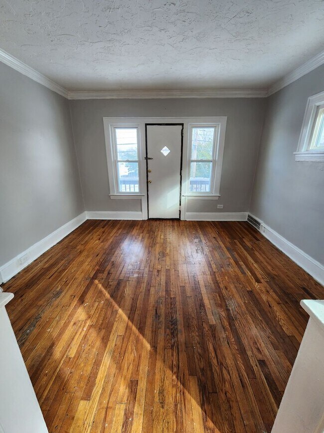 Building Photo - 120th,E.3610