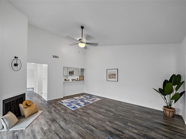 Foto del edificio - 8545 Midpark Rd