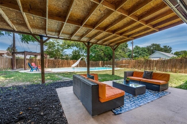 Photo - 2207 Fairfax Drive Unit House