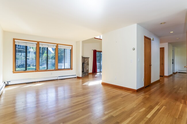 Building Photo - 2 Ichabod Ln