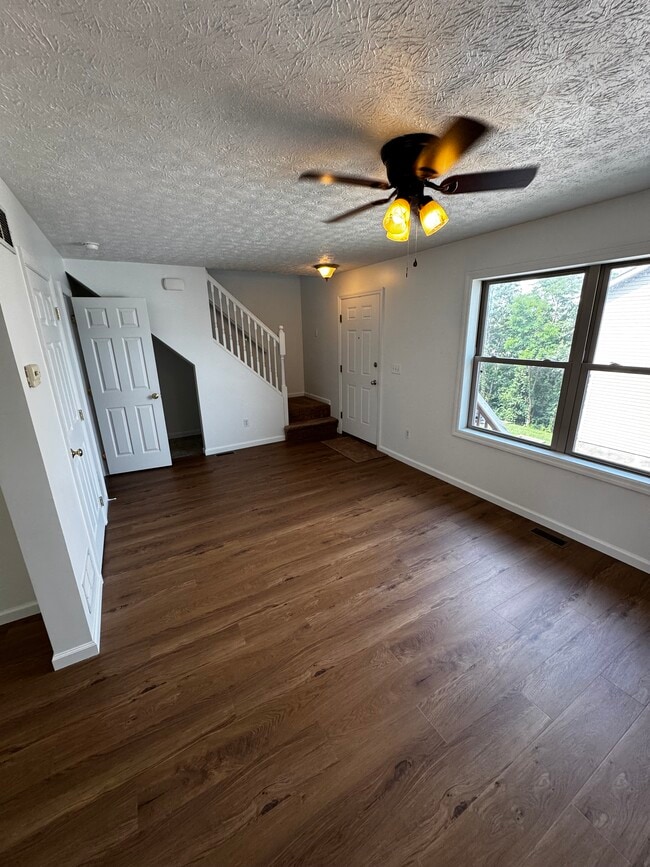 Building Photo - 861 E Saint Johns St