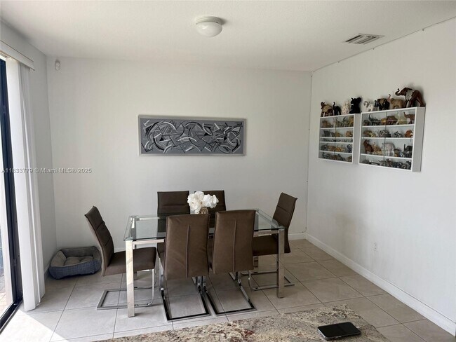 Foto del edificio - 445 NE 194th Terrace