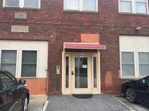 Building Photo - 205 Chapin St
