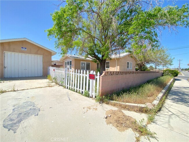 Building Photo - 43360 7th St E