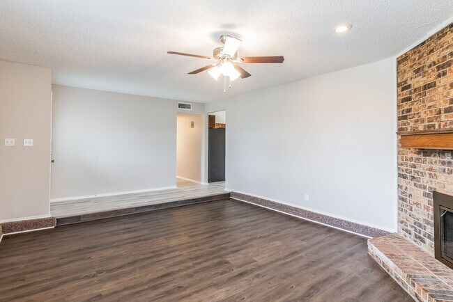 Building Photo - 4008 Shackelford Dr