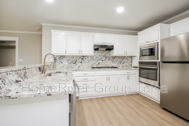 Building Photo - 2624 East 140th Pl S