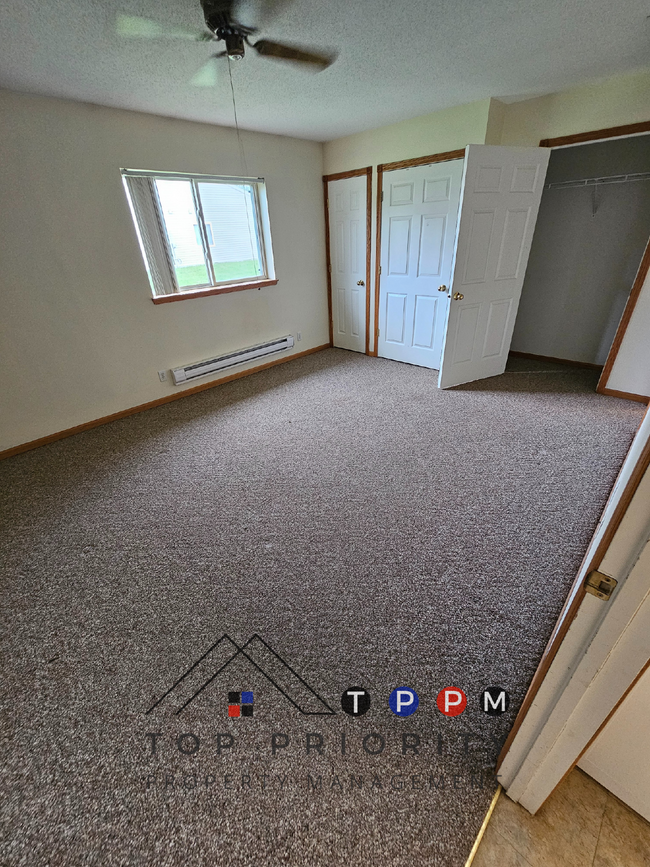 Building Photo - 1 Bedroom | 1 Bathroom Single-Level Unit i...