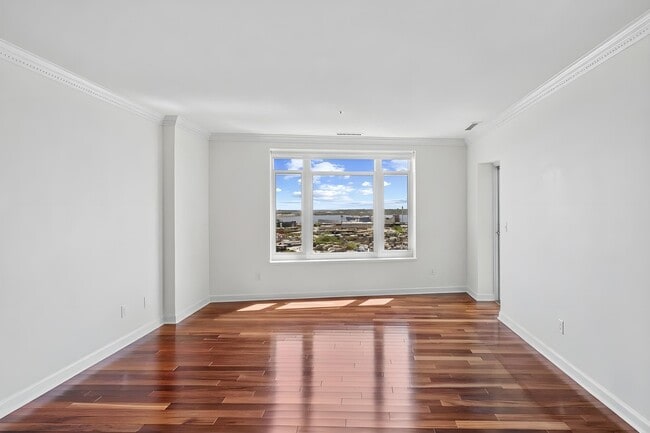 Building Photo - 100 Harborview Dr