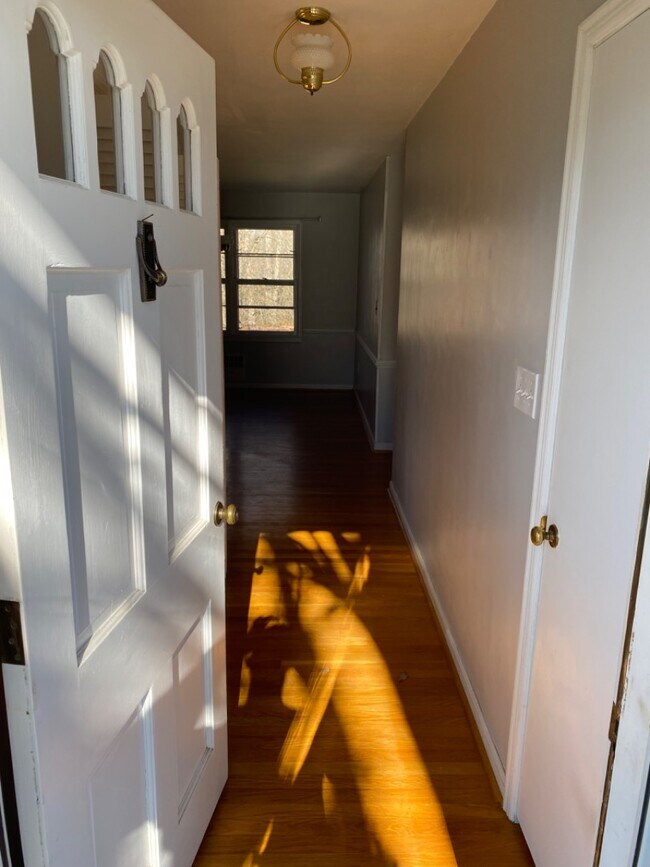 Foto del edificio - 242 White Pine Dr