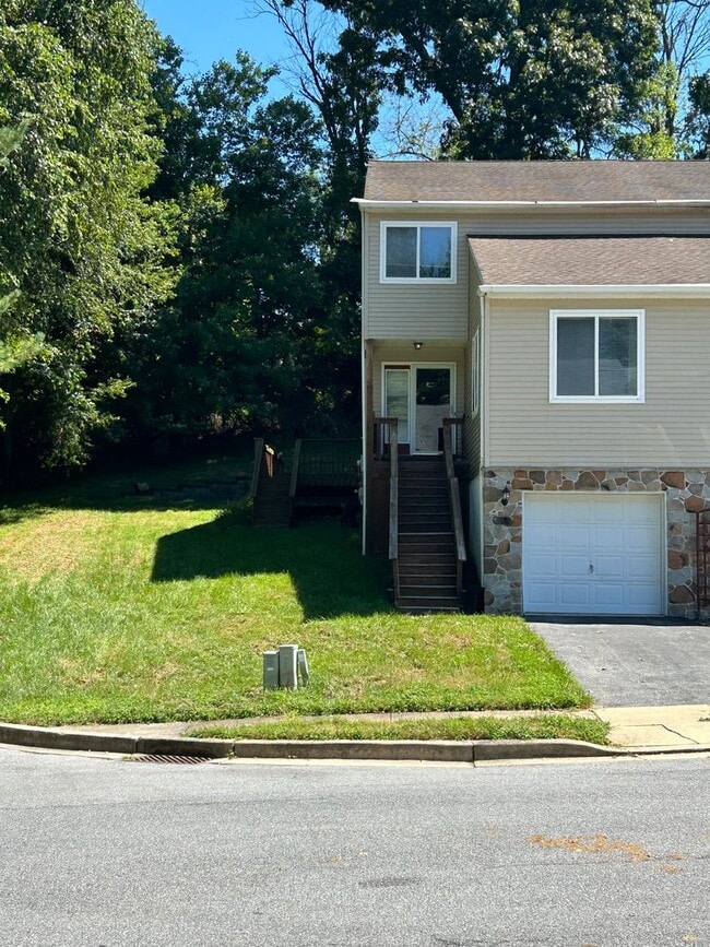Building Photo - 319 Lynley Ln