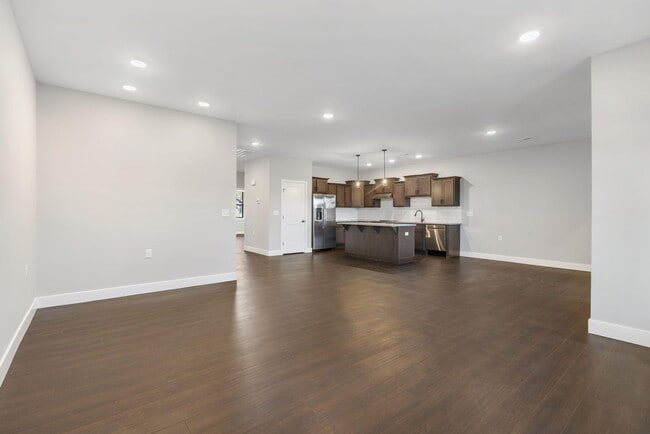 Building Photo - 5955 S Farm Rd 163