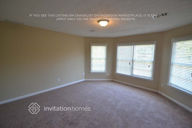 Foto del edificio - 4896 High Forest Dr