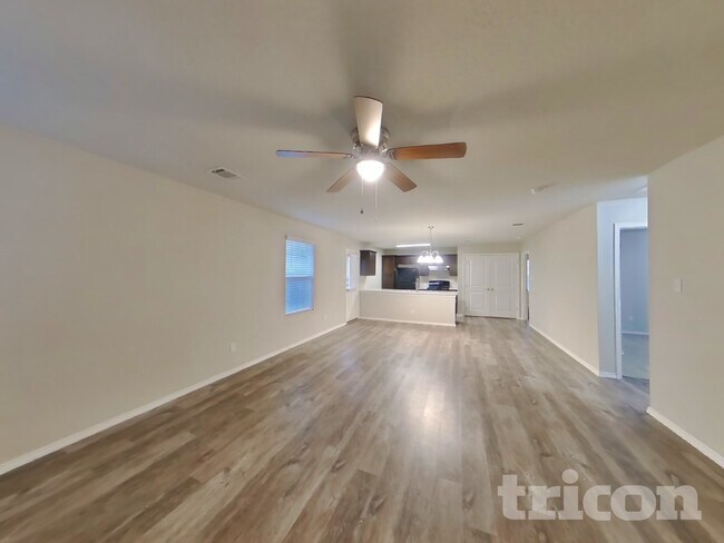 Foto del edificio - 8718 Segura Wy