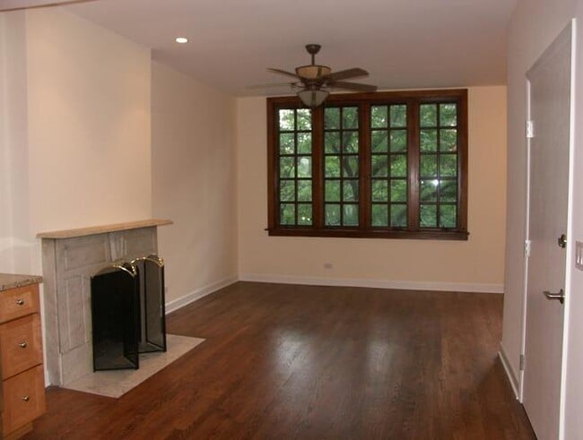 Building Photo - 1005 N La Salle Dr
