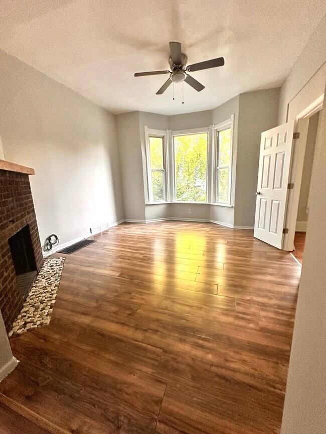 Foto del edificio - 1302 E 72nd St