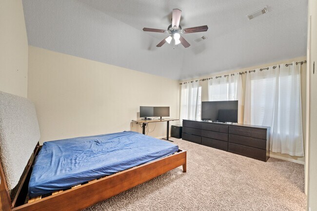 Foto del edificio - 15519 Elm Leaf Pl