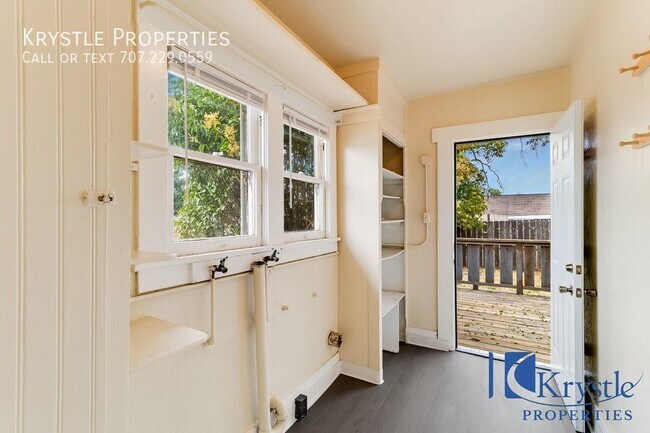 Building Photo - Adorable Craftsman Cottage in Vallejo