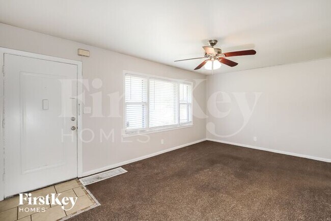 Foto del edificio - 5911 Blue Ridge Blvd