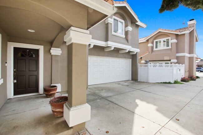 Foto del edificio - Beautiful Torrance Home - Detached Back Ho...