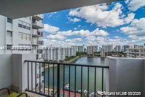Foto del edificio - 2750 NE 183rd St