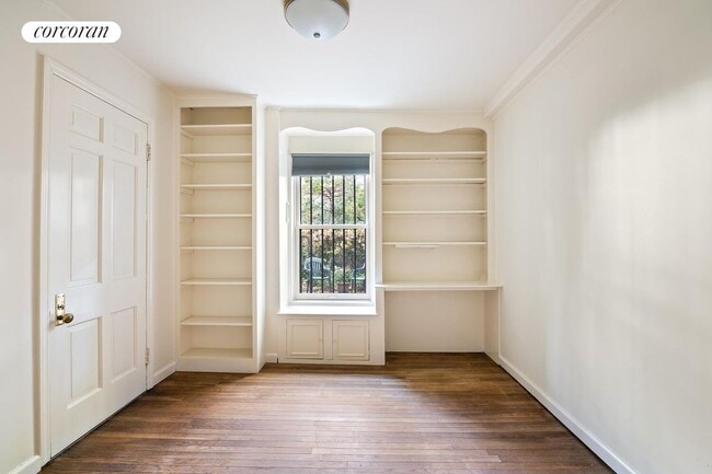Building Photo - 543 3rd St