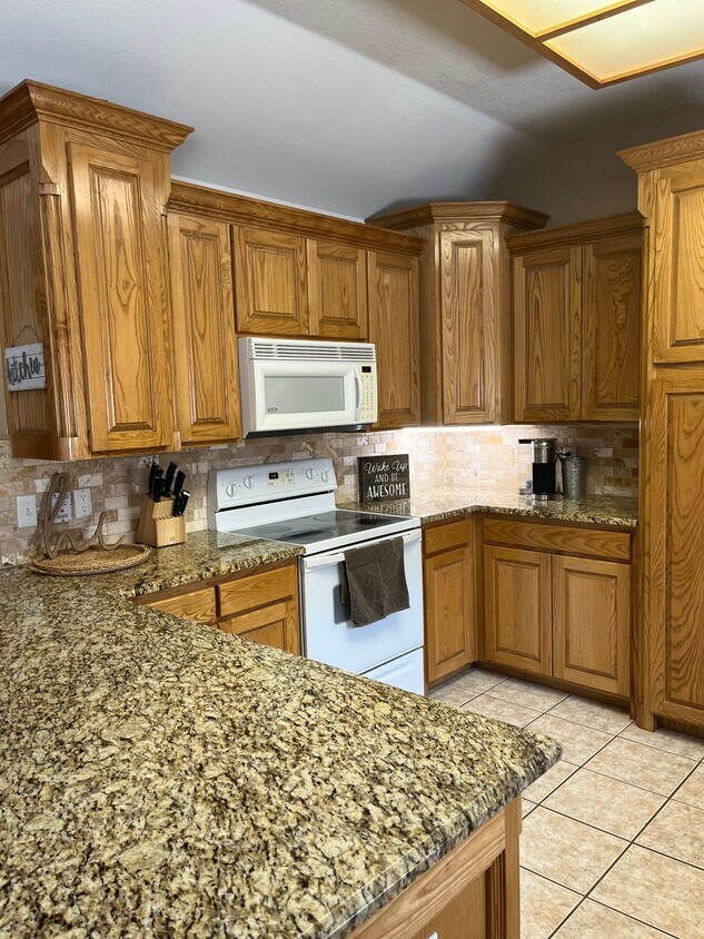 Building Photo - 5206 Sherwood Dr