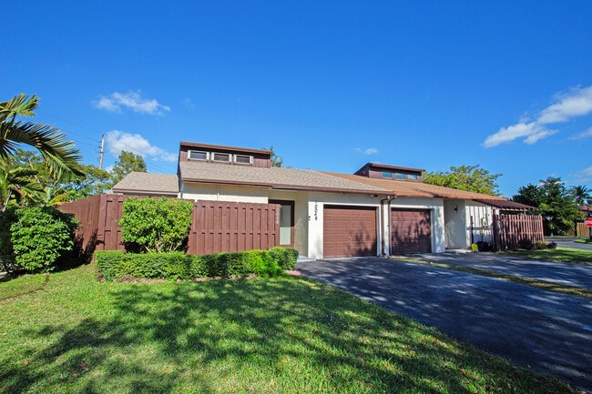 Foto del edificio - 10048 SW 16th St