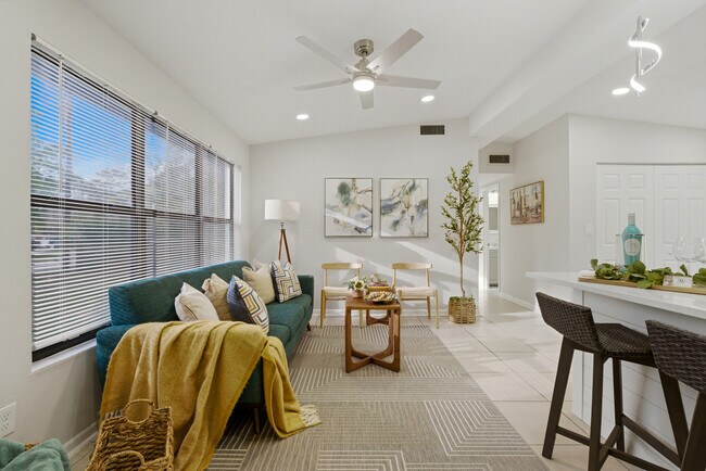 Foto del edificio - 2111 Bourget Dr