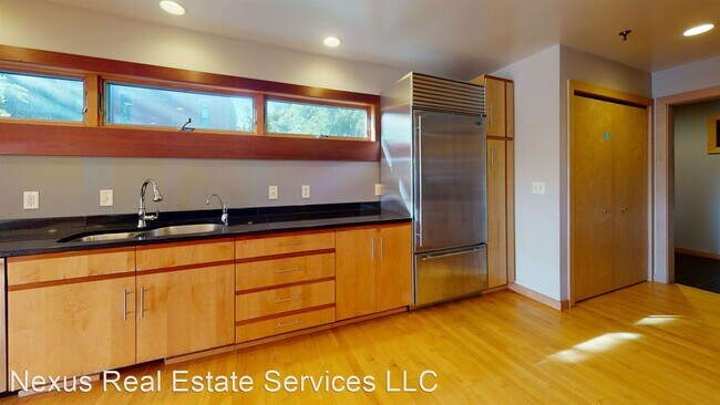Building Photo - 2 br, 2 bath House - 150 3rd Street S #150