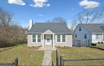 Building Photo - 306 W 17th St