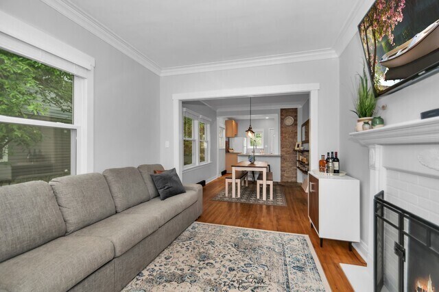 Foto del edificio - 204 E Burlington St