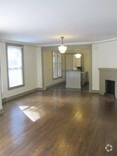 Building Photo - 726 Lake Dr SE