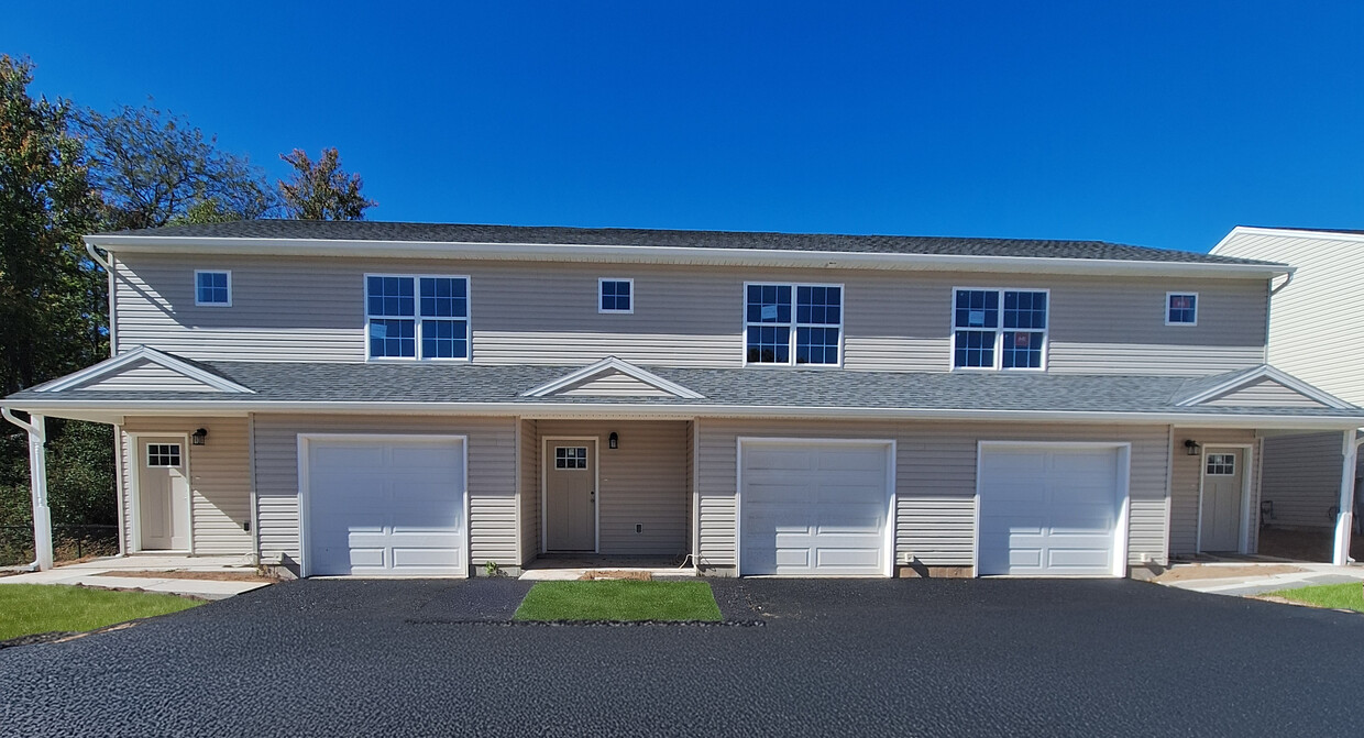 Primary Photo - Calvary Hill Townhomes