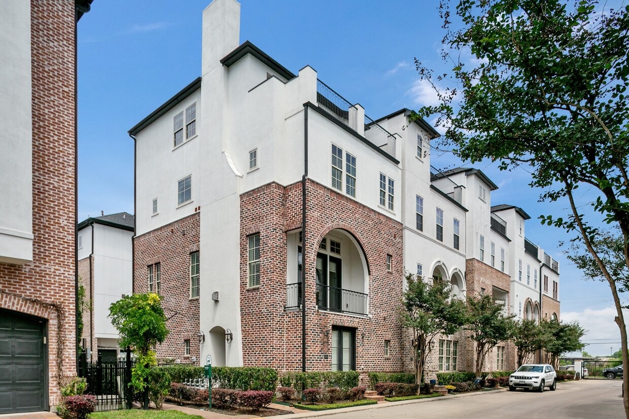 Primary Photo - 2719 Cohn St