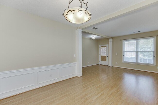 Building Photo - 440 Chippenham Ct