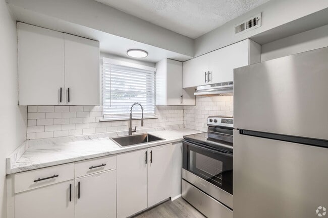 Building Photo - Eastland Hills Apartments