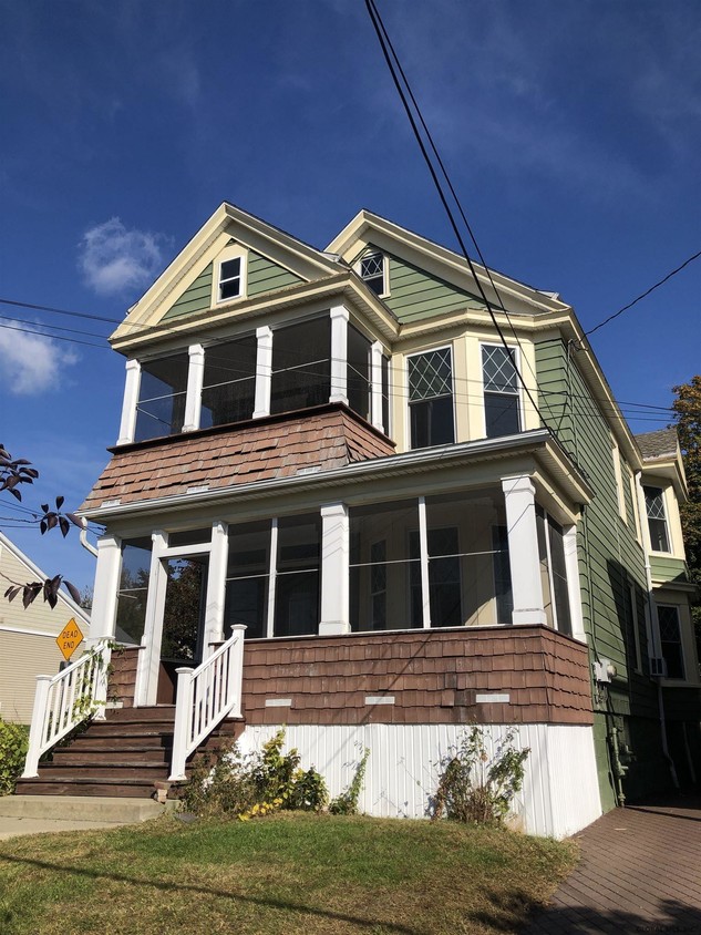 Primary Photo - 33 Menands Rd
