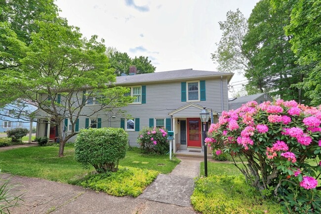 Foto del edificio - 70 Cold Spring Cir