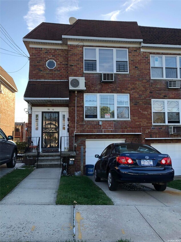 Foto principal - 56-10 Cloverdale Blvd