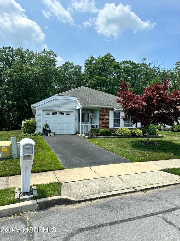Primary Photo - 19 Dogwood Dr