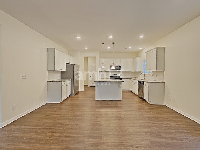 Building Photo - 386 Camp Cir