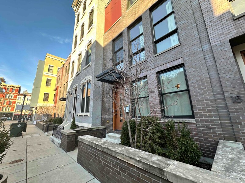Primary Photo - 16 Mercer St