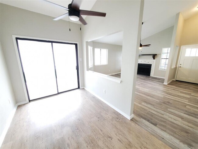 Building Photo - 1903 Golden Pheasant Dr