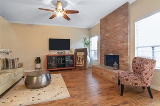 Building Photo - 1802 Stoney Brook Dr