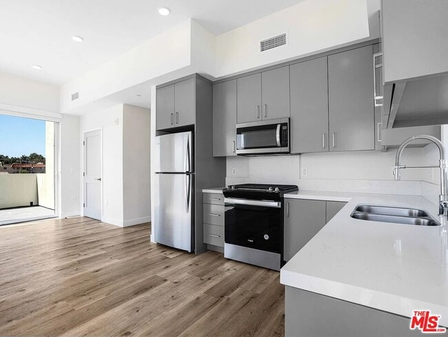 Building Photo - 3308 Mentone Ave