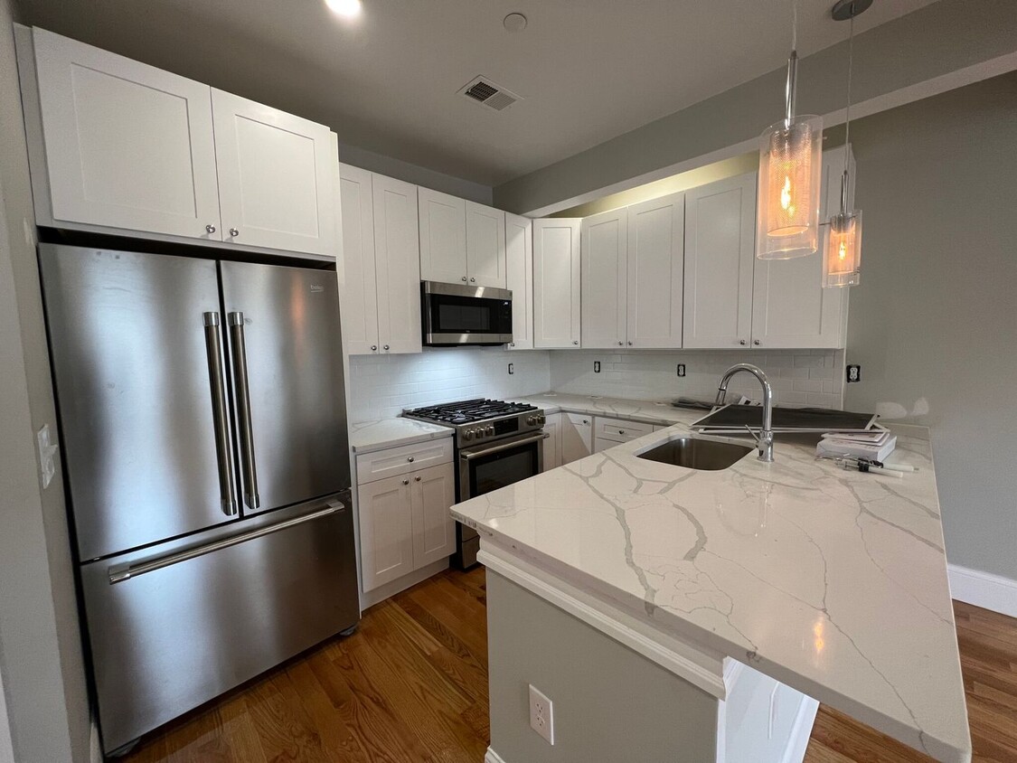 Foto principal - Large 2 Bedrooms Plus a Bonus Room. 2 Full...